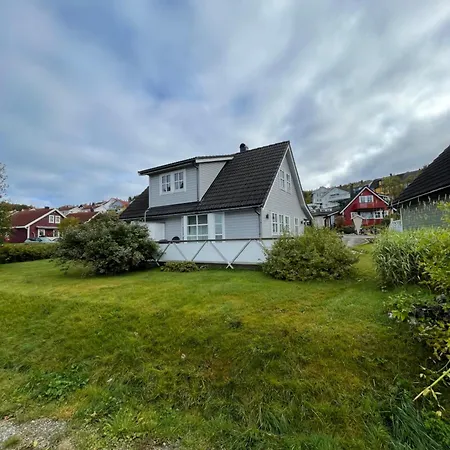 Lovely House In 特罗姆瑟